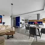 Apartman Prestige Three-bedroom - 110m2, Parking, Balcony - By Rentujemy Varsó