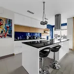 Appartement Prestige Three-bedroom - 110m2, Parking, Balcony - By Rentujemy Warschau