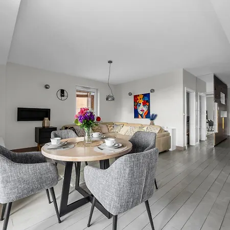 Prestige Three-bedroom - 110m2, Parking, Balcony - By Rentujemy