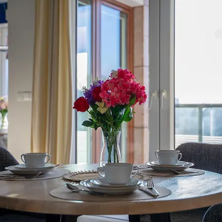 Prestige Three-bedroom - 110m2, Parking, Balcony - By Rentujemy Warszawa