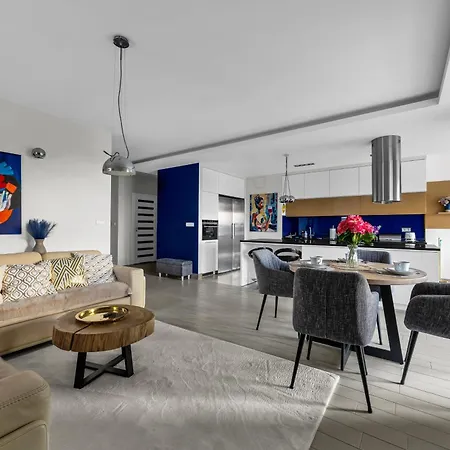 Apartment Prestige Three-bedroom - 110m2, Parking, Balcony - By Rentujemy Warsaw