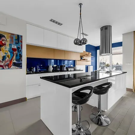 Apartment Prestige Three-bedroom - 110m2, Parking, Balcony - By Rentujemy Warsaw