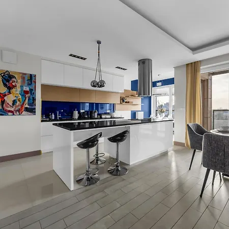 Prestige Three-bedroom - 110m2, Parking, Balcony - By Rentujemy Apartament Warszawa