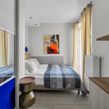 Apartament Prestige Three-bedroom - 110m2, Parking, Balcony - By Rentujemy Warszawa