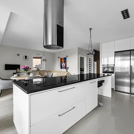 Apartment Prestige Three-bedroom - 110m2, Parking, Balcony - By Rentujemy *