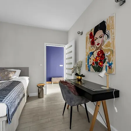 Prestige Three-bedroom - 110m2, Parking, Balcony - By Rentujemy * Warsaw