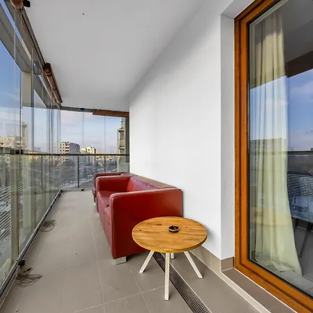 Prestige Three-bedroom - 110m2, Parking, Balcony - By Rentujemy Apartment Warsaw