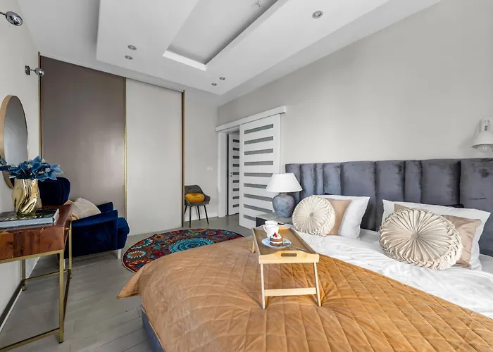 Prestige Three-bedroom - 110m2, Parking, Balcony - By Rentujemy Βαρσοβία