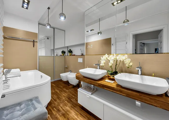 Prestige Three-bedroom - 110m2, Parking, Balcony - By Rentujemy Διαμέρισμα *