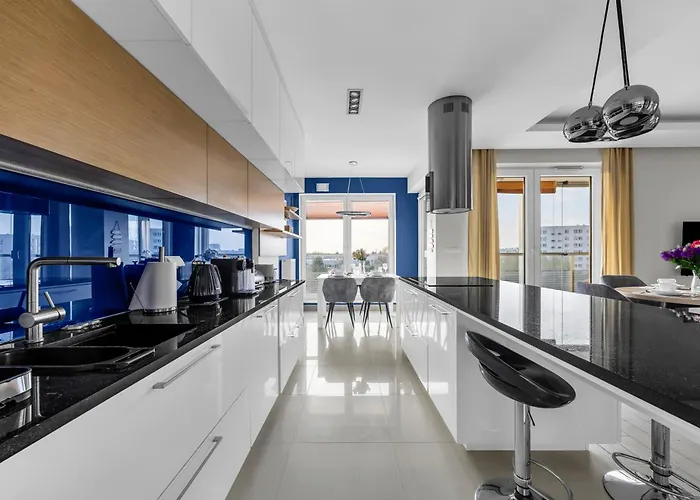 Prestige Three-bedroom - 110m2, Parking, Balcony - By Rentujemy Διαμέρισμα *