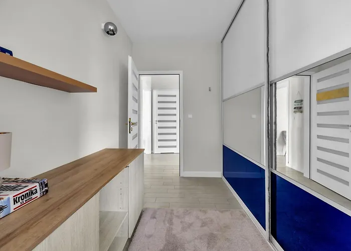 Prestige Three-bedroom - 110m2, Parking, Balcony - By Rentujemy Διαμέρισμα *