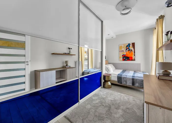 Διαμέρισμα Prestige Three-bedroom - 110m2, Parking, Balcony - By Rentujemy