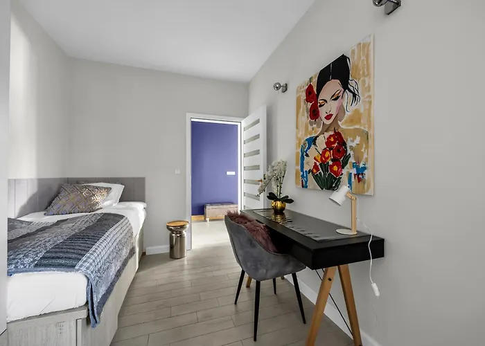 Prestige Three-bedroom - 110m2, Parking, Balcony - By Rentujemy * Βαρσοβία