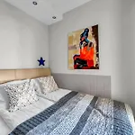 Prestige Three-bedroom - 110m2, Parking, Balcony - By Rentujemy وارسو