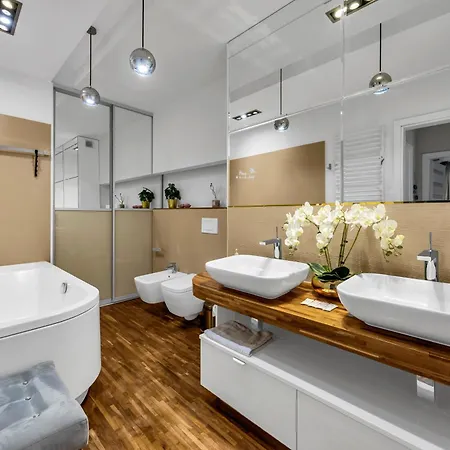 Prestige Three-bedroom - 110m2, Parking, Balcony - By Rentujemy Lejlighed *