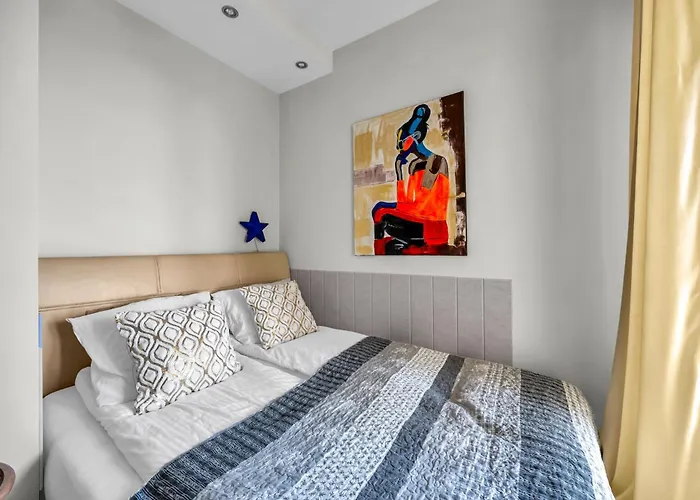 Prestige Three-bedroom - 110m2, Parking, Balcony - By Rentujemy Warszawa