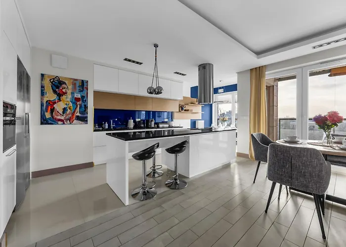 Prestige Three-bedroom - 110m2, Parking, Balcony - By Rentujemy Lejlighed Warszawa