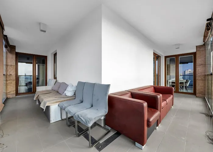 Prestige Three-bedroom - 110m2, Parking, Balcony - By Rentujemy Lejlighed Warszawa