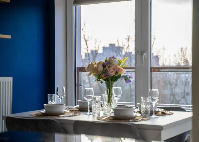 Prestige Three-bedroom - 110m2, Parking, Balcony - By Rentujemy Lejlighed Warszawa