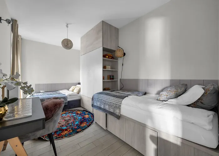 Lejlighed Prestige Three-bedroom - 110m2, Parking, Balcony - By Rentujemy Warszawa