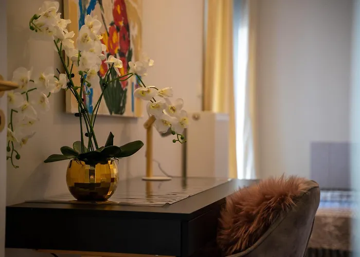 Prestige Three-bedroom - 110m2, Parking, Balcony - By Rentujemy Lejlighed Warszawa