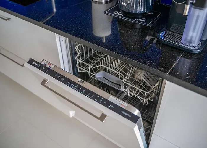 Prestige Three-bedroom - 110m2, Parking, Balcony - By Rentujemy Lejlighed Warszawa