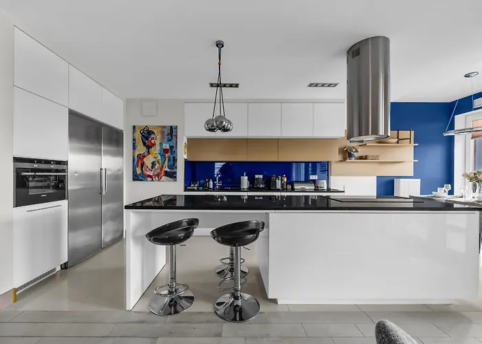 Prestige Three-bedroom - 110m2, Parking, Balcony - By Rentujemy *