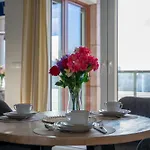 Prestige Three-bedroom - 110m2, Parking, Balcony - By Rentujemy ורשה