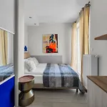 דירה Prestige Three-bedroom - 110m2, Parking, Balcony - By Rentujemy ורשה