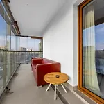 Prestige Three-bedroom - 110m2, Parking, Balcony - By Rentujemy דירה ורשה